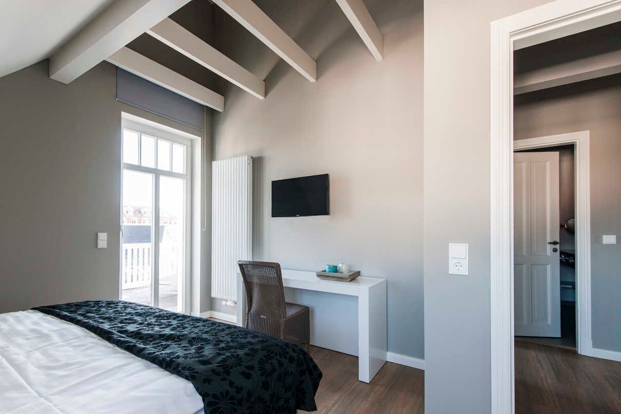 2 bedrooms, in-room safe, iron/ironing board, WiFi