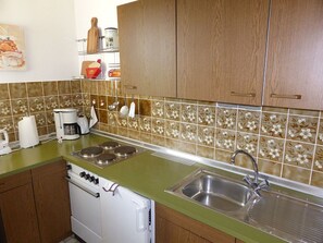 Unclassified image, 2 of 22, button