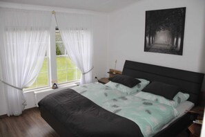 2 Schlafzimmer, Reisekinderbett, WLAN, Bettwäsche