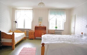 6 bedrooms, travel cot, free WiFi, bed sheets - Awesome home in Svärdsjö with sauna (Svärdsjö)