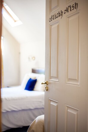 Family Room | Desk, soundproofing, iron/ironing board, free cribs/infant beds