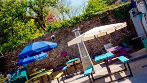 BBQ/picnic area - The Anvil Bar & Restaurant (Castlemaine)
