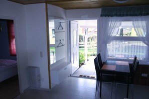 2 bedrooms, travel crib, WiFi