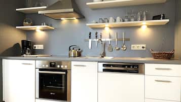 Fridge, oven, dishwasher, coffee/tea maker