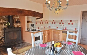 Fridge, dishwasher, coffee/tea maker - Stunning home in Plogastel St Germain (Plogastel St Germain)