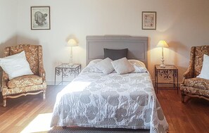 3 bedrooms, travel cot, free WiFi - Stunning home in Plogastel St Germain (Plogastel St Germain)