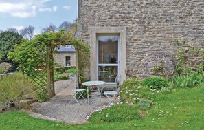 Outdoor dining - Stunning home in Plogastel St Germain (Plogastel St Germain)