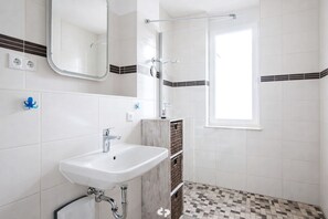 Shower - ANKERPLATZ App Nr 5 max 4 pers - 3/5 (Dierhagen)