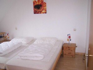 1 bedroom, travel cot, WiFi