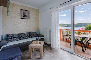 TV - Holiday apartment mit Balkon (Čižići)