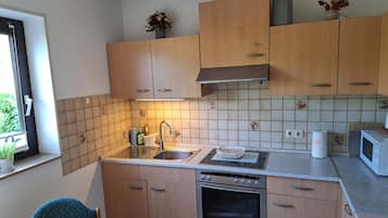 Kühlschrank, Mikrowelle, Ofen, Geschirrspüler