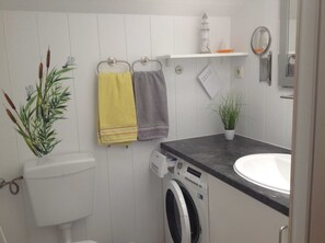 Unclassified image, 3 of 18, button