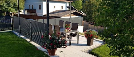 屋外ダイニングエリア