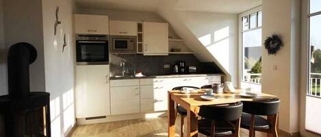 Refrigerador, microondas, horno y lavavajillas