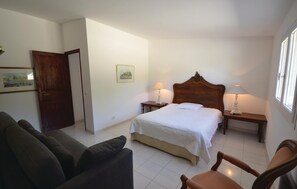 2 Schlafzimmer, Reisekinderbett, kostenloses WLAN, Bettwäsche