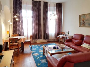 Unclassified image, 2 of 22, button