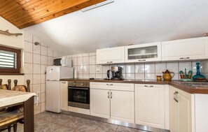 Fridge, stovetop, dishwasher, coffee/tea maker