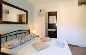 5 slaapkamers, reisbedje, gratis wifi, beddengoed
