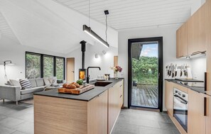 Réfrigérateur, lave-vaisselle, cafetière-théière