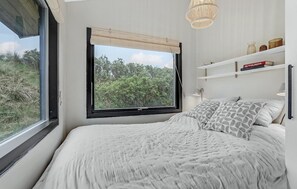 5 bedrooms, travel crib, free WiFi