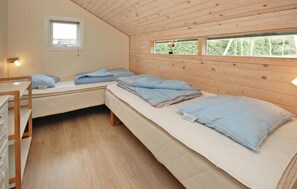 3 bedrooms, travel cot, free WiFi