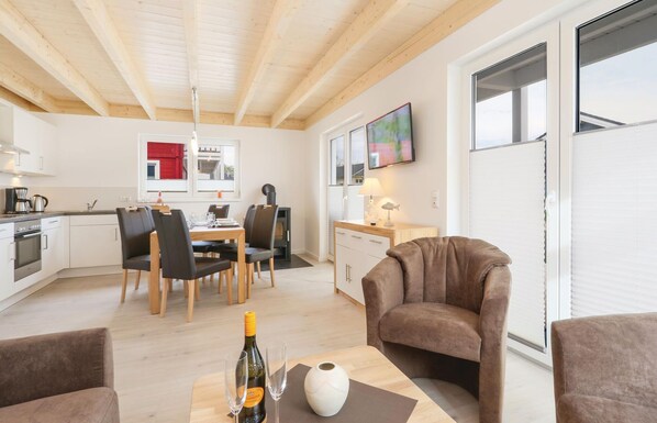 TV, fireplace, DVD player