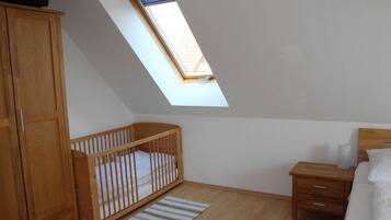 3 soverom, reiseseng for barn og wi-fi