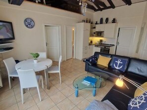 Unclassified image, 2 of 10, button - (88) 3-room apartment with east-facing balcony - Appartementhaus Atlantik (Kühlungsborn)