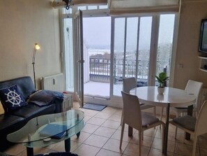 Unclassified image, 3 of 10, button - (88) 3-room apartment with east-facing balcony - Appartementhaus Atlantik (Kühlungsborn)