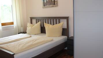 4 bedrooms, travel crib, WiFi, bed sheets