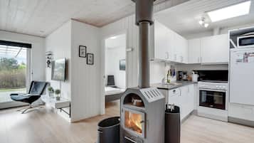 Een koelkast, een kookplaat, een vaatwasser