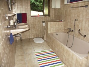 Ducha, secador de pelo, toallas