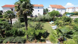 Property grounds - Holiday apartment with air conditioning (Vantačići)