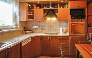 Réfrigérateur, plaque de cuisson, lave-vaisselle, cafetière/bouilloire