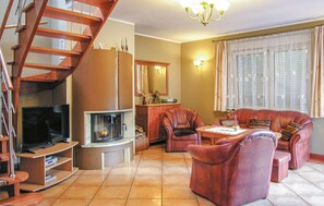 Fernseher, Kamin, DVD-Player