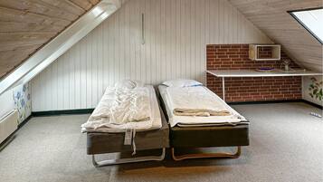 6 bedrooms, travel crib, free WiFi