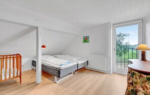 6 bedrooms, travel cot, free WiFi