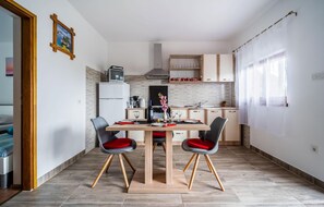 Dining - Awesome apartment in Krnica (Krnica)