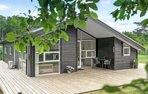 Outdoor dining - Nice home in Asaa with kitchen (Asaa)