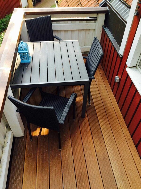 Unclassified image, 1 of 17, button