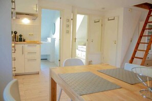 Unclassified image, 4 of 17, button