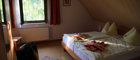 2 bedrooms, desk, iron/ironing board, travel cot