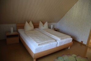 2 bedrooms, desk, WiFi, bed sheets - Apartment Blosenburgblick (Erfurt)