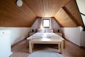 2 bedrooms, travel cot, WiFi