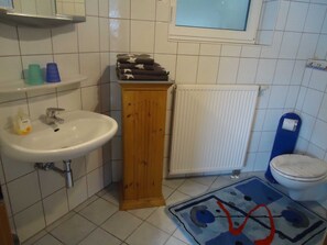Asciugacapelli, bidet, asciugamani, sapone