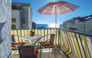 Outdoor dining - Cozy apartment in Omis with WiFi (Omis)