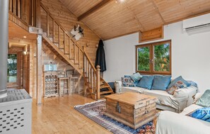 Fernseher, Kamin, DVD-Player