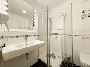 Unclassified image, 2 of 24, button - MR: Villa Lena Whg. 03 with balcony - Villa Lena Whg. 03 with balcony (Sellin)