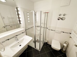 Unclassified image, 5 of 24, button - MR: Villa Lena Whg. 03 with balcony - Villa Lena Whg. 03 with balcony (Sellin)