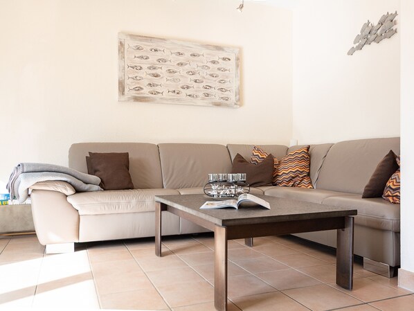 Unclassified image, 1 of 40, button